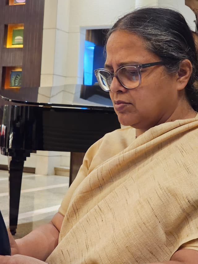 Nirbhaya Didi (Sreerupa Mitra Chaudhury)